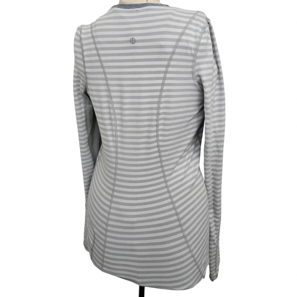 Lululemon Womens 6 Long‎ Sleeve Running Top Gray Stripe Thumbholes Tech Athletic